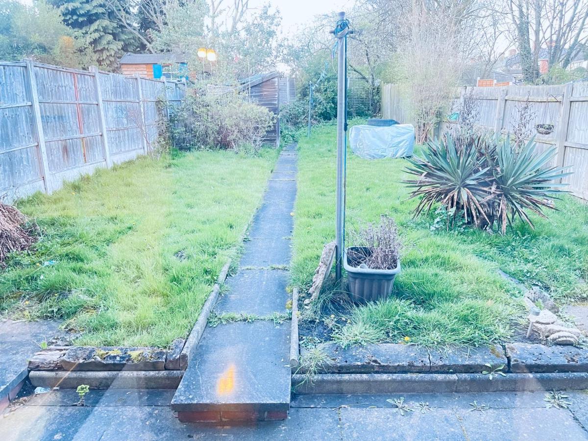 3 Bedroom Holiday House,Close To M6-Express Way To Centre Birmingham Eksteriør billede