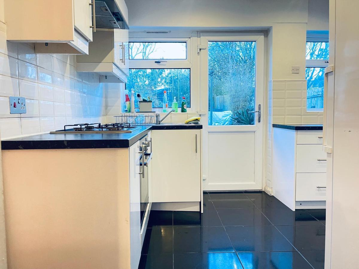 3 Bedroom Holiday House,Close To M6-Express Way To Centre Birmingham Eksteriør billede